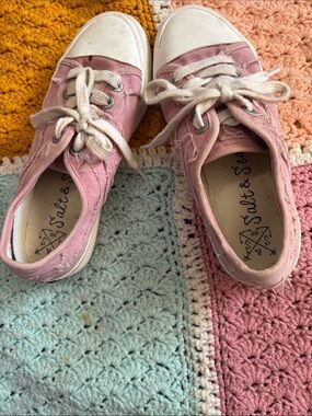 Pink Canvas women’s sneakers